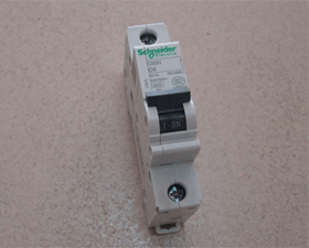 施耐德4A 1P C 斷路器 (科達(dá)電器代理)