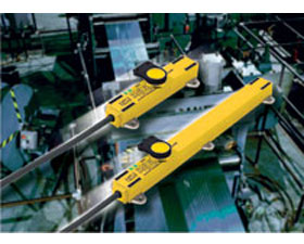 新品:小型直線位移傳感器、雙顯示光纖放大器